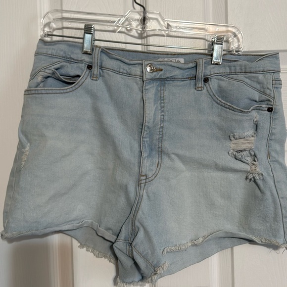 sofia by sofia vergara Pants - Sofia Jeans by Sofia Vergara Denim CHI Short SZ 14